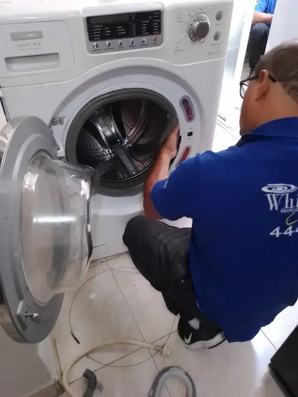 Fotografía de reparación de un electrodoméstico